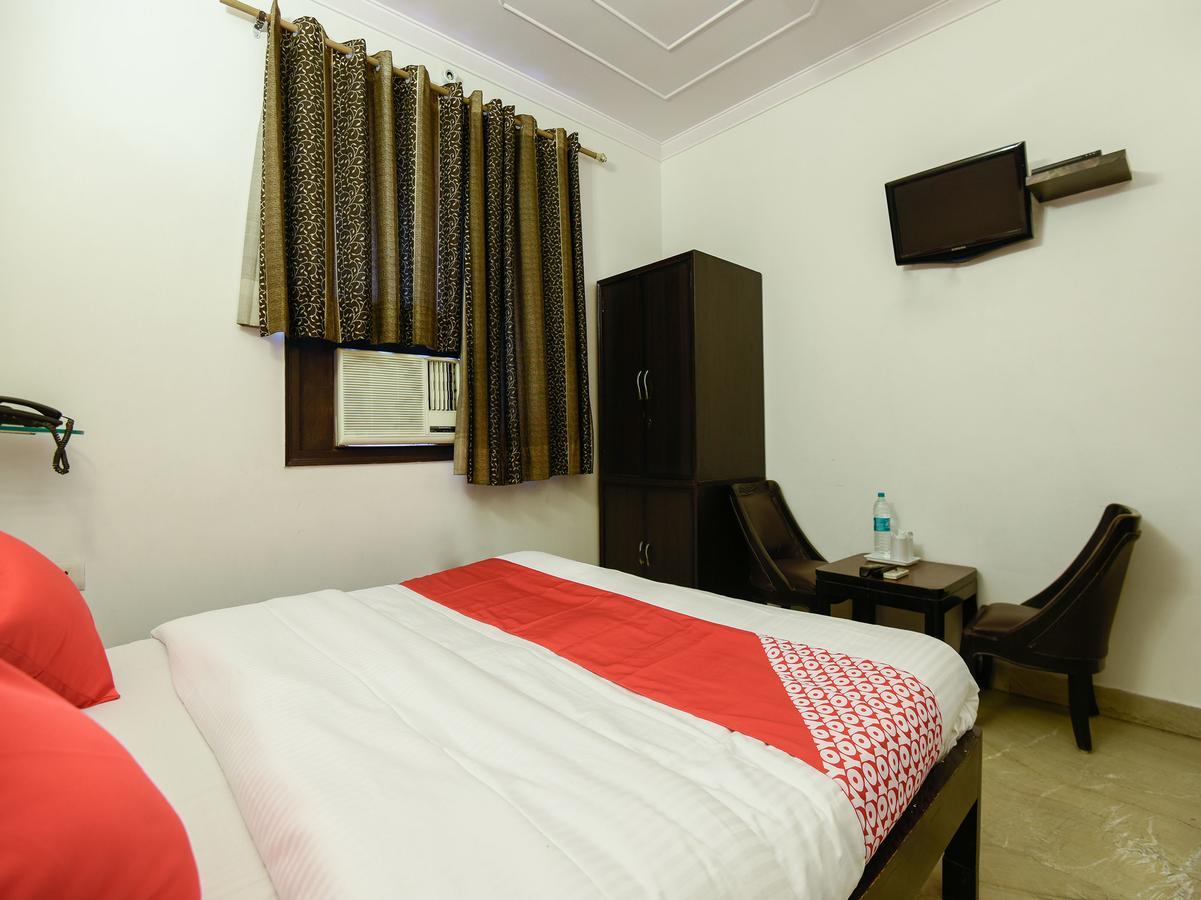 Hotel Amrit Villa Delhi Kültér fotó